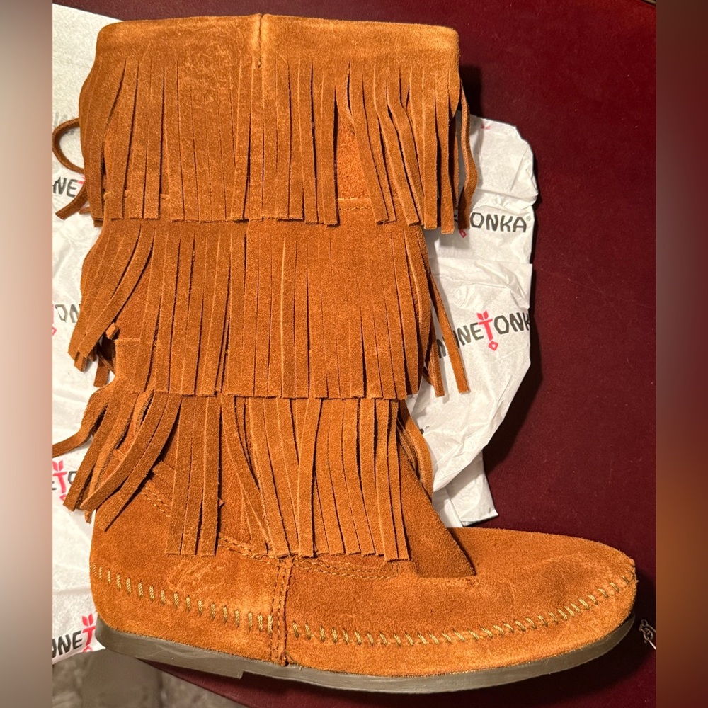 Vintage Minnetonka Women's Fringe Moccasins - Tan